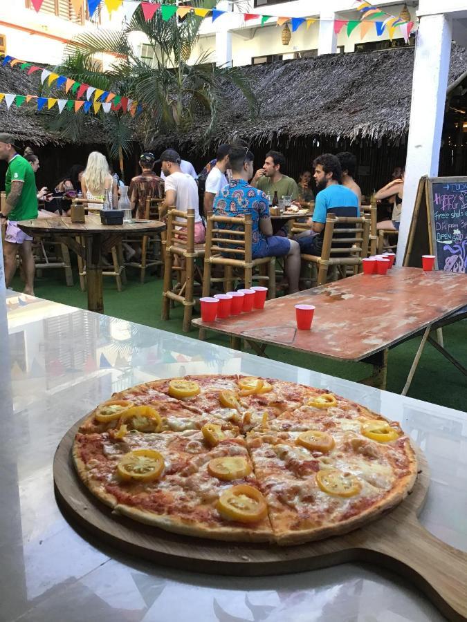 Mad Monkey Hostel Boracay Boracay Island Exterior foto